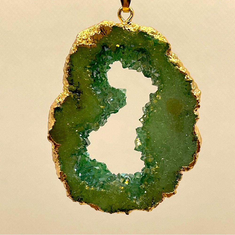 Natural Geode Stone & Crystal Quartz Christmas King Noble Fir Green Necklace 1b